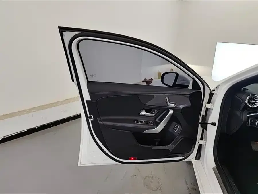 Mercedes-Benz Class A Mercedes-Benz A-Class 2022 Model Three A 200 L Sports Sedan Fashion Model 2023 — миниатюра 4