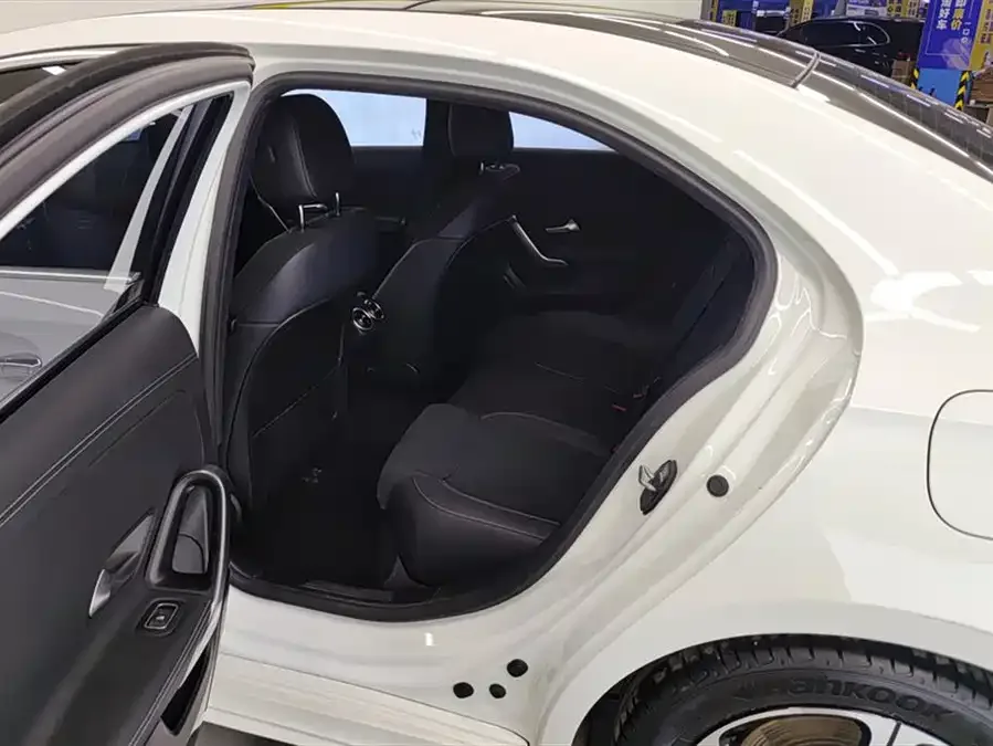 Mercedes-Benz Class A Mercedes-Benz A-Class 2022 Model Three A 200 L Sports Sedan Fashion Model 2023 — миниатюра 5