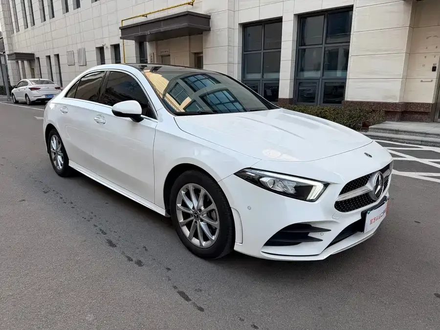 Mercedes-Benz Class A Mercedes-Benz A-Class 2022 A 200 L Sports Sedan Dynamic Edition 2022 — миниатюра 3