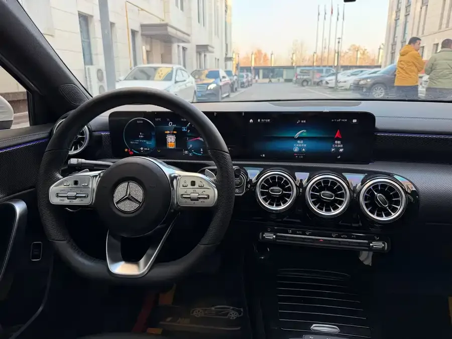 Mercedes-Benz Class A Mercedes-Benz A-Class 2022 A 200 L Sports Sedan Dynamic Edition 2022 — миниатюра 4
