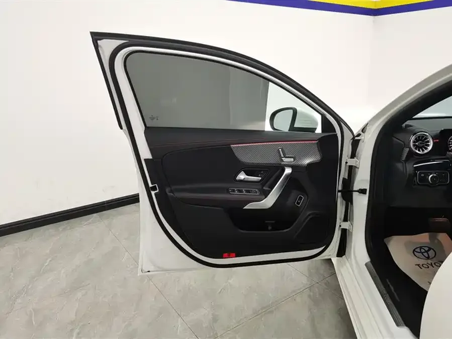 Mercedes-Benz Class A Mercedes-Benz A-Class 2024 A 200 L Fashion Edition 2024 — миниатюра 4