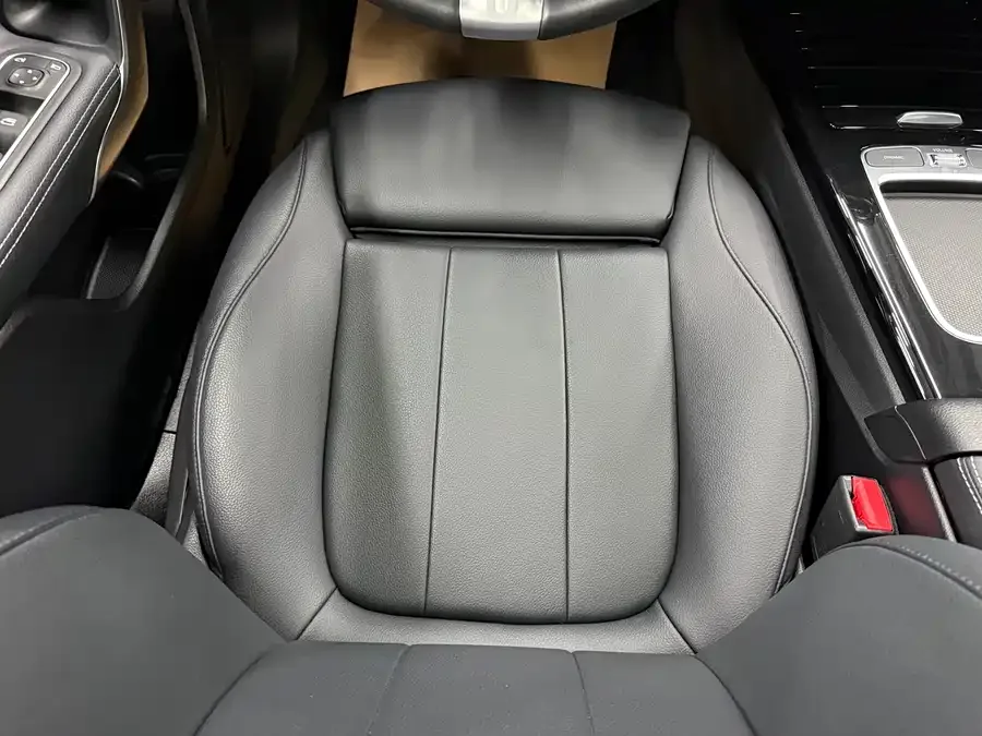 Mercedes-Benz Class A Mercedes-Benz A-Class 2023 A 180 L 2024 — миниатюра 2