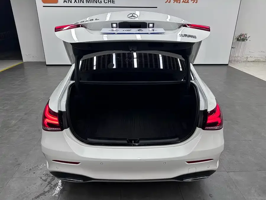 Mercedes-Benz Class A Mercedes-Benz A-Class 2022 Model Three A 200 L Sports Sedan Fashion Model 2023 — миниатюра 2