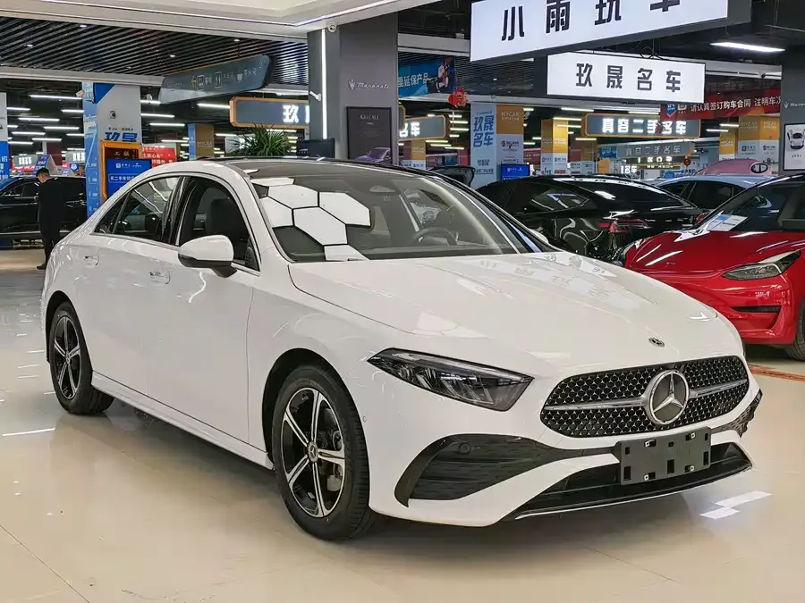 Mercedes-Benz Class A Mercedes-Benz A-Class 2024 A 200 L Fashion Edition 2024 — миниатюра 3