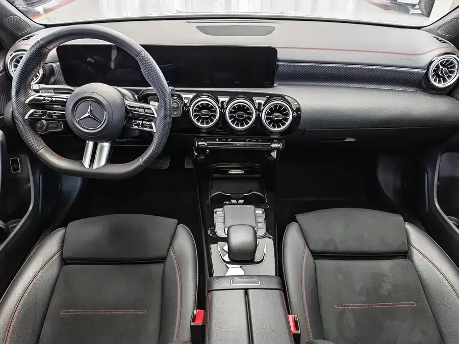 Mercedes-Benz Class A Mercedes-Benz A-Class 2024 A 200 L Fashion Edition 2024 — миниатюра 5