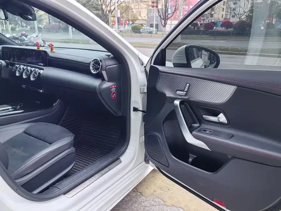 Mercedes-Benz Class A Mercedes-Benz A-Class 2024 A 200 L Fashion Edition 2024 — миниатюра 5