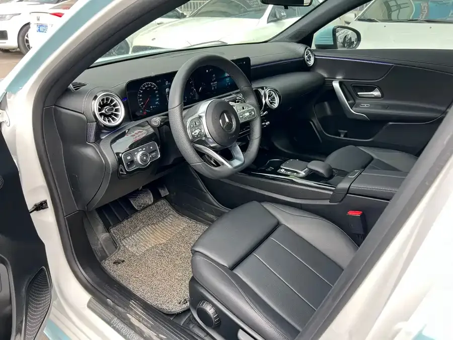 Mercedes-Benz Class A Mercedes-Benz A-Class 2022 A 200 L Sports Sedan Dynamic Edition 2022 — миниатюра 4