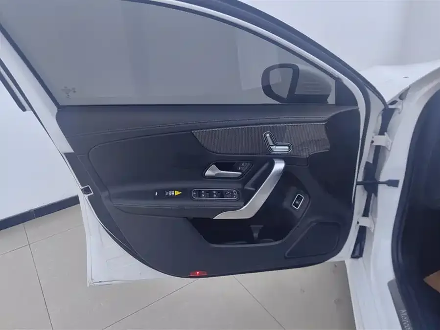 Mercedes-Benz Class A Mercedes-Benz A-Class 2022 A 200 L Sports Sedan Fashion Edition 2023 — миниатюра 4