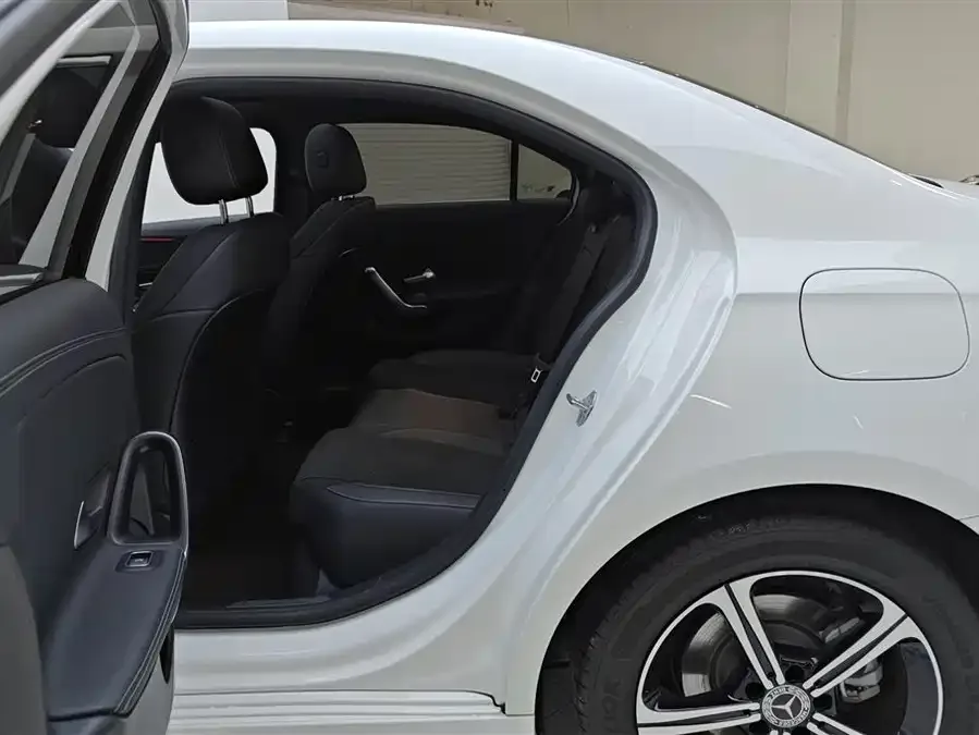 Mercedes-Benz Class A Mercedes-Benz A-Class 2022 Model Three A 200 L Sports Sedan Fashion Model 2023 — миниатюра 5
