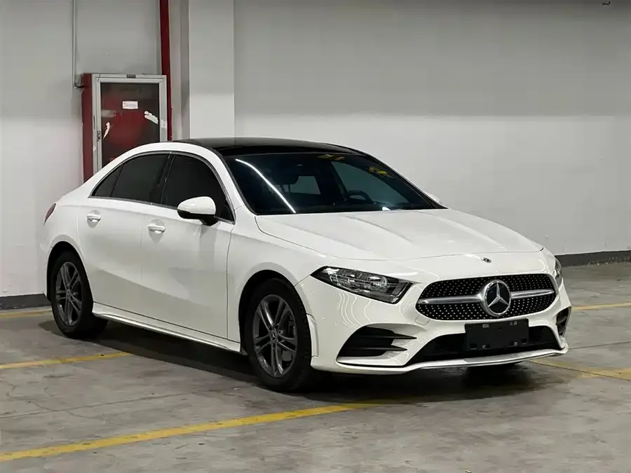 Mercedes-Benz Class A Mercedes-Benz A-Class 2022 A 180 L Sports Sedan 2022 — миниатюра 3