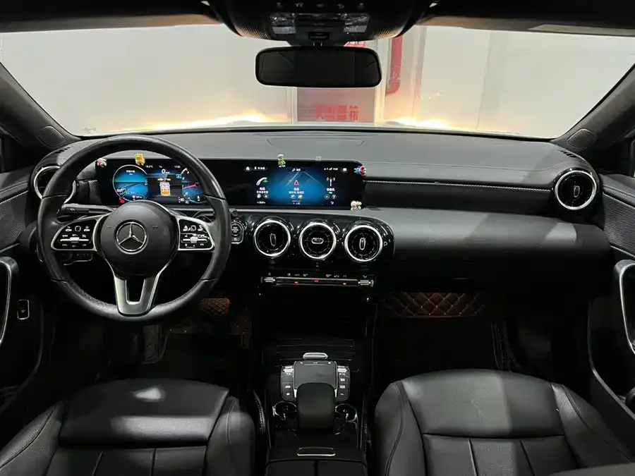 Mercedes-Benz Class A Mercedes-Benz A-Class 2022 A 180 L Sports Sedan 2022 — миниатюра 5