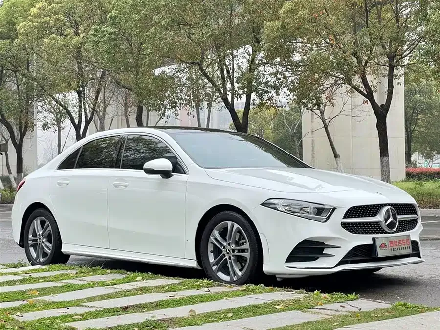 Mercedes-Benz Class A Mercedes-Benz A-Class 2022 A 180 L Sports Sedan 2023 — миниатюра 3