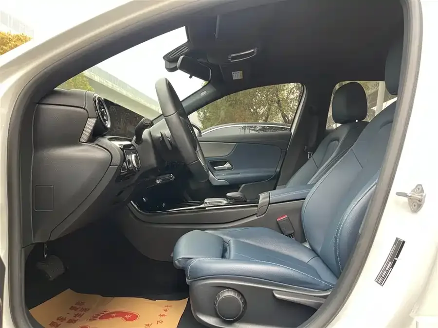 Mercedes-Benz Class A Mercedes-Benz A-Class 2022 A 180 L Sports Sedan 2023 — миниатюра 5