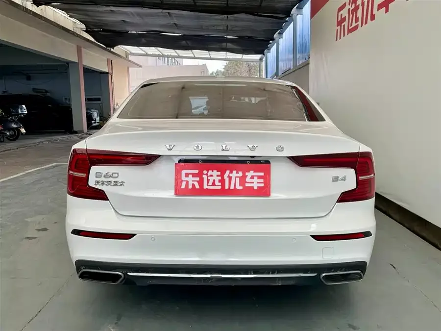 Volvo S60 2022 B4 Zhiyi Luxury Edition 2022 — миниатюра 2