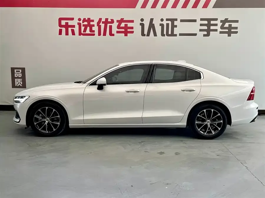 Volvo S60 2022 B4 Zhiyi Luxury Edition 2022 — миниатюра 3