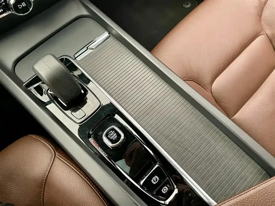 Volvo S60 2022 B4 Zhiyi Luxury Edition 2022 — миниатюра 5