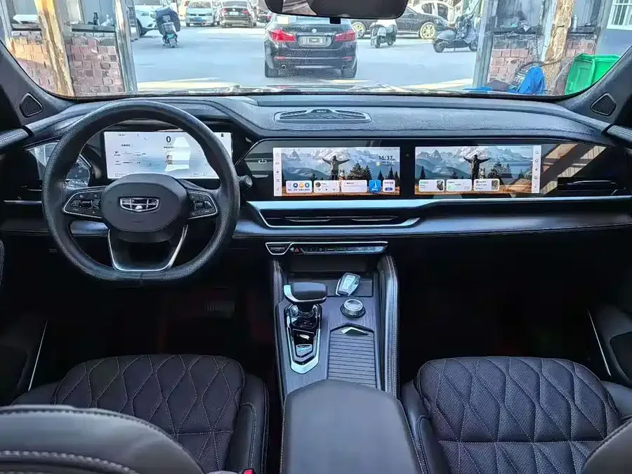Geely Monjaro Xingyue L 2025 Dongfang Yao 2.0TD Automatic Current Edition 2025 — миниатюра 2