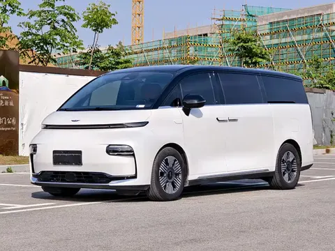 Geely Yizhen L380 2024 купить в Москве
