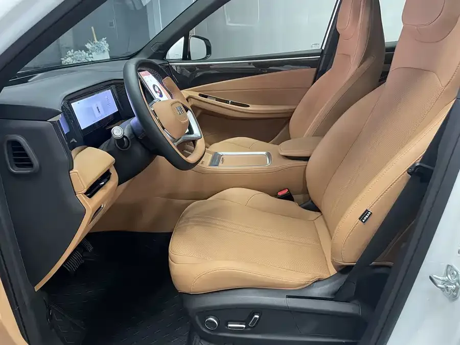 Geely Galaxy L7 Galaxy L7 2025 EM-i 115km Exploration+ Edition 2025 — миниатюра 2