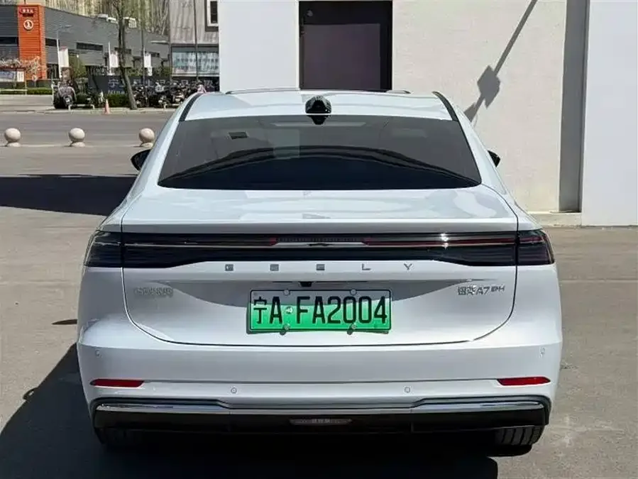 Geely Galaxy A7 Galaxy A7 2025 EM-i 150km Premium Edition 2025 — миниатюра 2