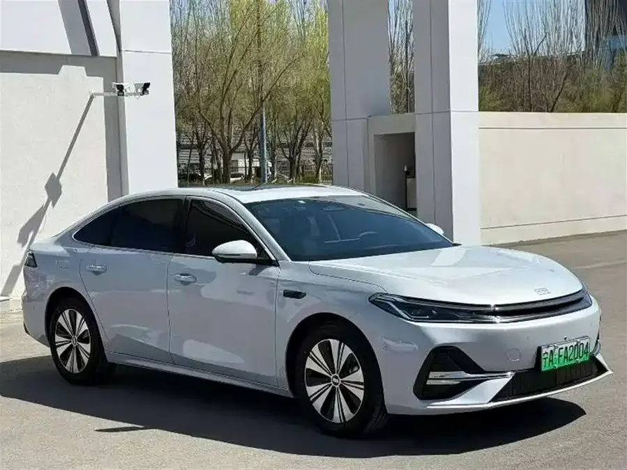 Geely Galaxy A7 Galaxy A7 2025 EM-i 150km Premium Edition 2025 — миниатюра 4