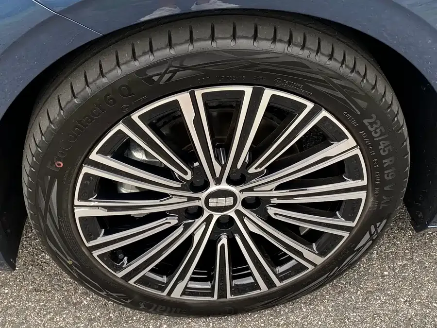 Geely Galaxy A7 Galaxy A7 2025 EM-i 150km Starship Edition 2025 — миниатюра 2