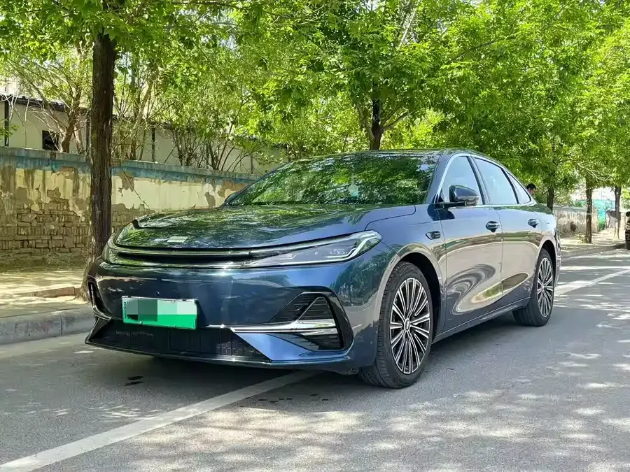 Geely Galaxy A7 Galaxy A7 2025 EM-i 150km Starship Edition 2025 — фото 1, купить с доставкой в Москву