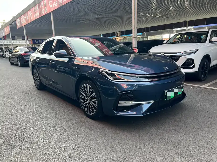 Geely Galaxy A7 Galaxy A7 2025 EM-i 150km Starship Edition 2025 — миниатюра 3