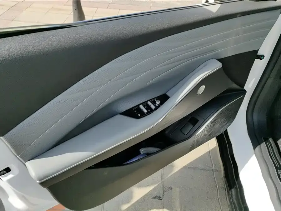 Geely Galaxy E8 Galaxy E8 2024 550km RWD Longteng Edition 2024 — миниатюра 4