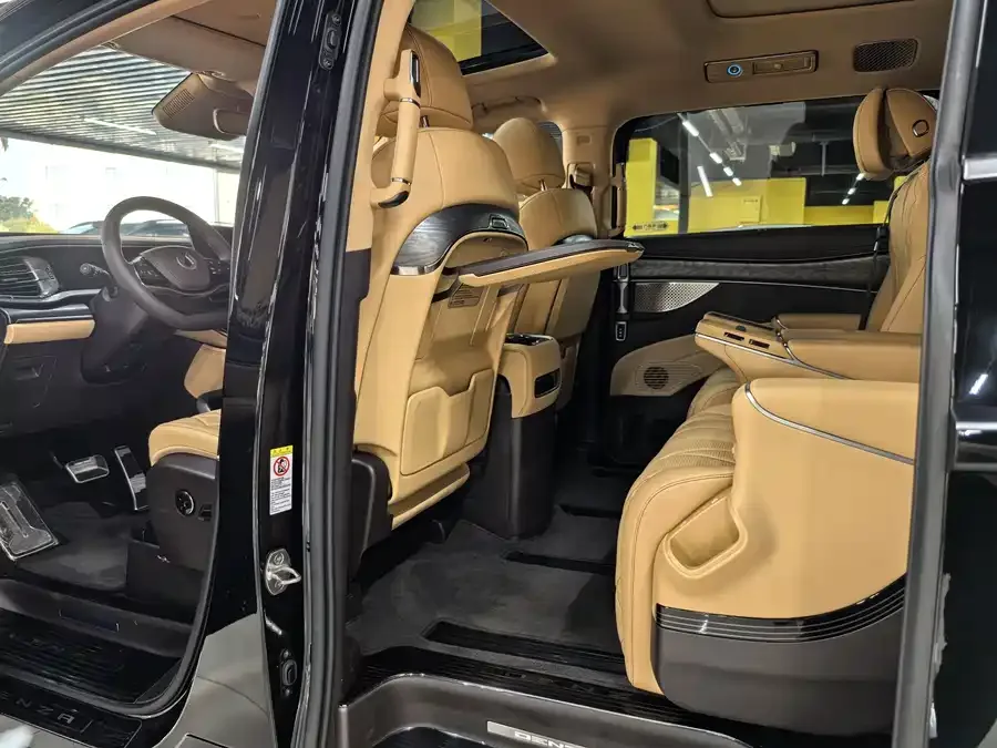 BYD D9 Denza D9 2025 DM-i 2WD Premium Edition 2025 — миниатюра 2