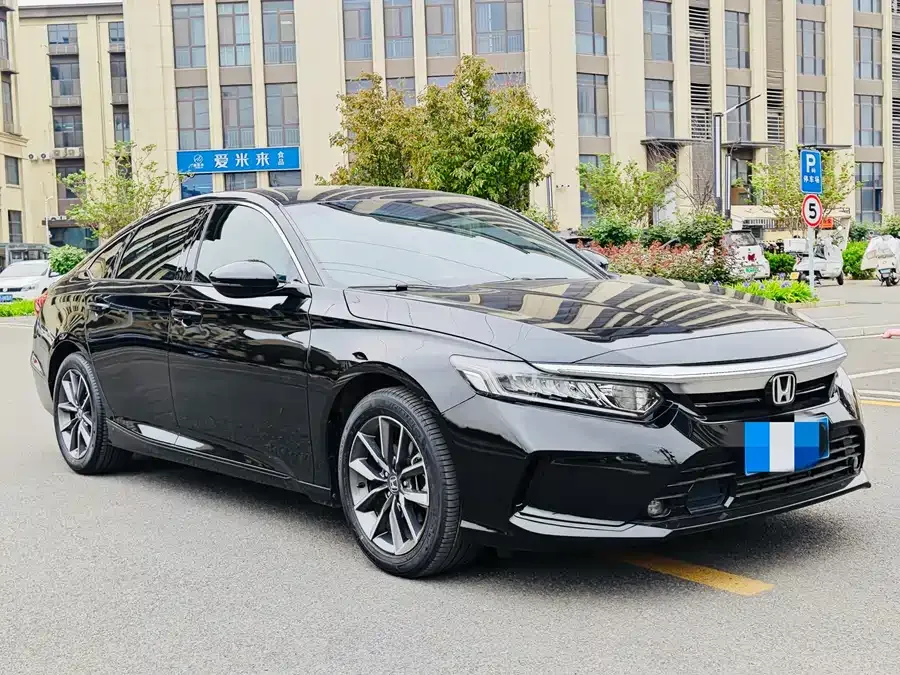 Honda Inspire 2022 Insignia 260TURBO Elegant Edition 2022 — миниатюра 3