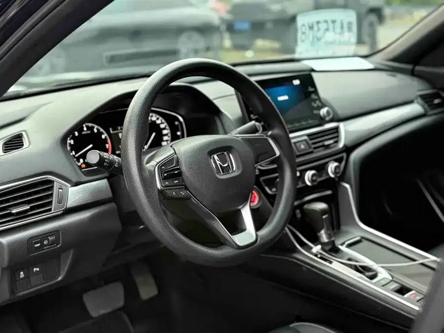 Honda Inspire 2022 Insignia 260TURBO Elegant Edition 2022 — миниатюра 2
