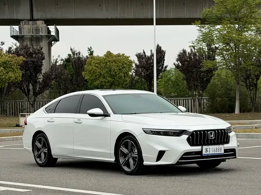 Honda Inspire 2023 Insignia 260TURBO Elegant Edition 2023 — миниатюра 3