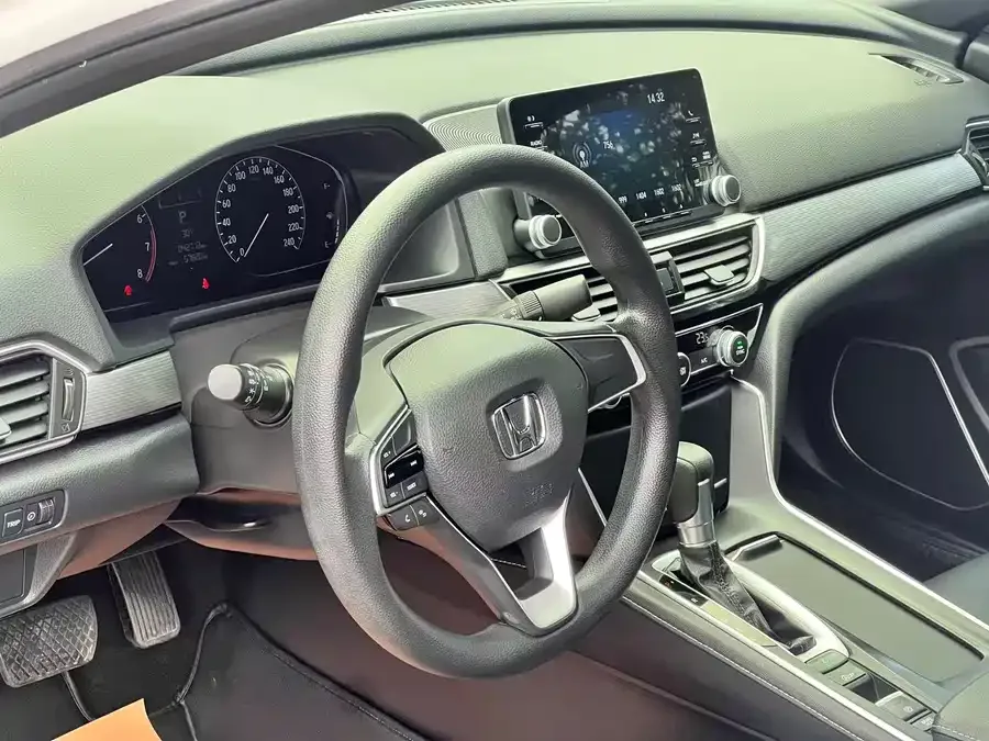 Honda Inspire 2022 Insignia 260TURBO Elegant Edition 2022 — миниатюра 2