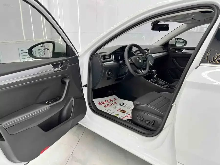 Skoda SuperB Superb 2023 facelifted TSI280 DSG exclusive version 2023 — миниатюра 4