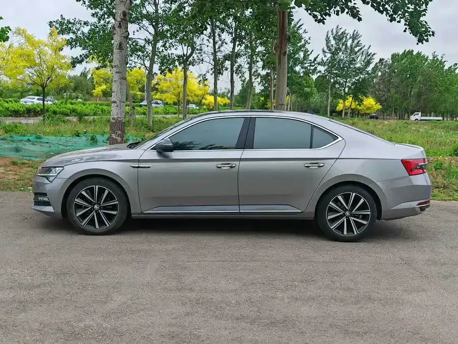 Skoda SuperB Super 2024 TSI330 DSG luxury version 2024 — миниатюра 3