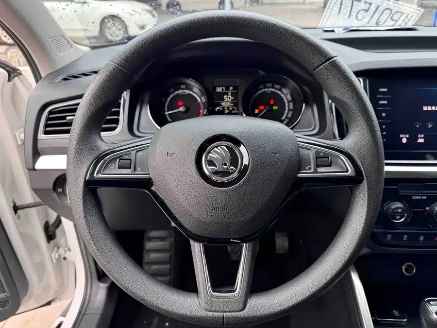 Skoda Kamiq Komic 2022 1.5L automatic comfort version 2022 — миниатюра 4