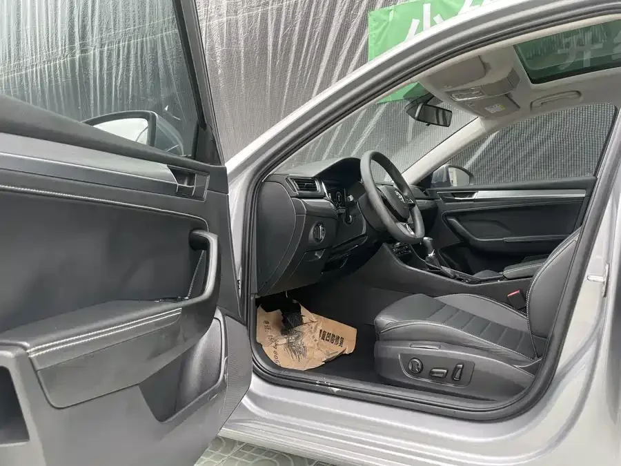 Skoda SuperB Superb 2023 facelifted TSI280 DSG exclusive version 2024 — миниатюра 4