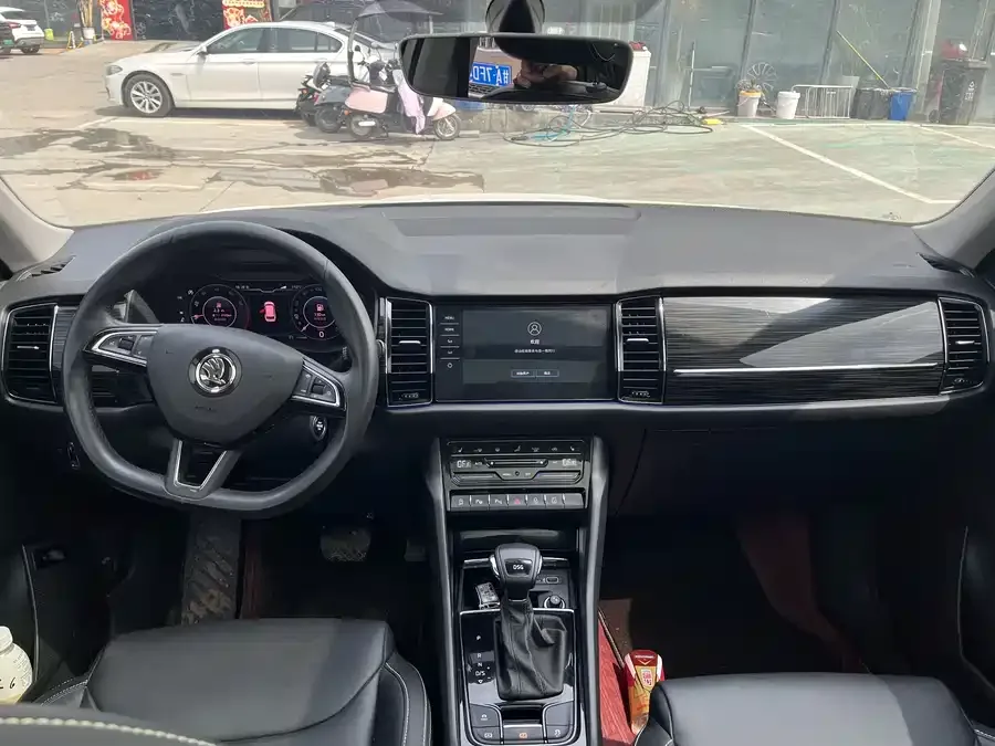 Skoda Kodiaq Kodiak 2021 TSI330 5-seater two-wheel drive luxury premium version 2022 — миниатюра 2
