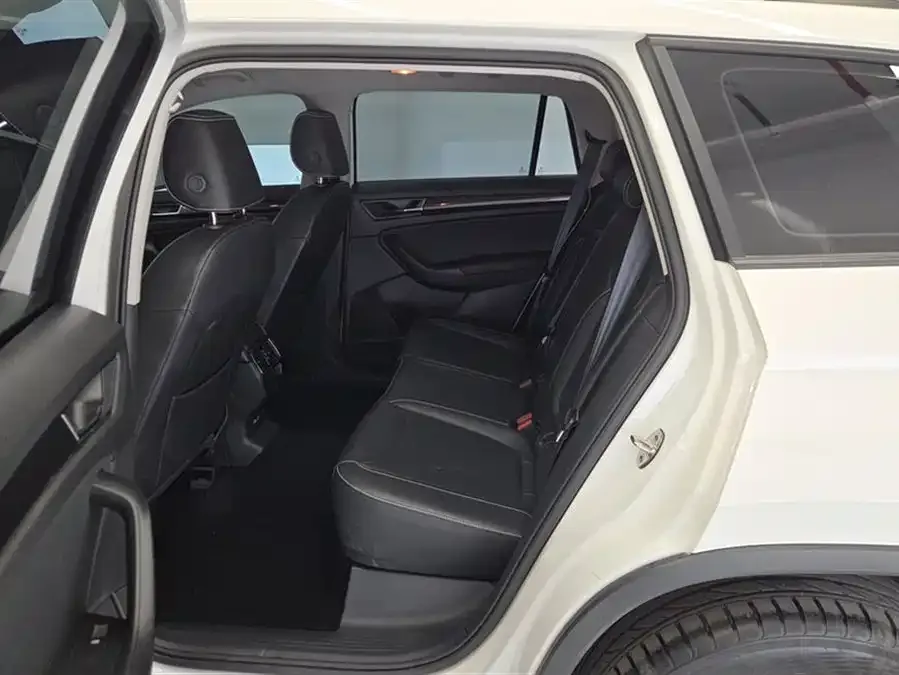 Skoda Kodiaq Kodiak 2024 TSI330 5-seater two-wheel drive powerful version 2024 — миниатюра 5