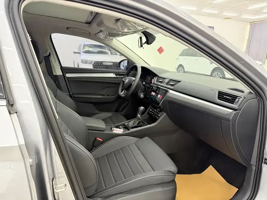 Skoda SuperB Superb 2023 facelifted TSI280 DSG exclusive version 2024 — миниатюра 4