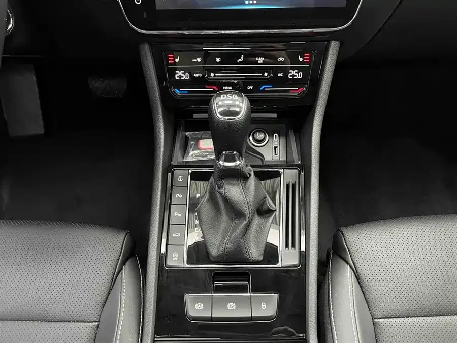 Skoda SuperB Superb 2023 facelifted TSI280 DSG exclusive version 2024 — миниатюра 2