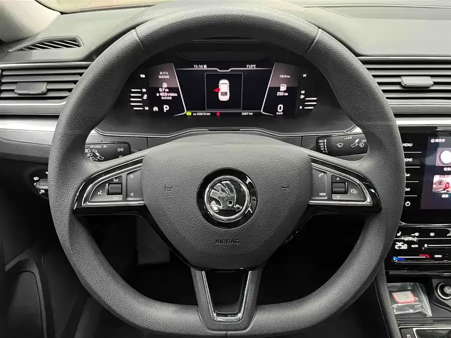 Skoda SuperB Superb 2023 facelifted TSI280 DSG exclusive version 2024 — миниатюра 3