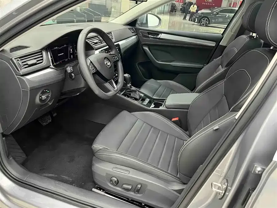 Skoda SuperB Superb 2023 facelifted TSI280 DSG exclusive version 2024 — миниатюра 5
