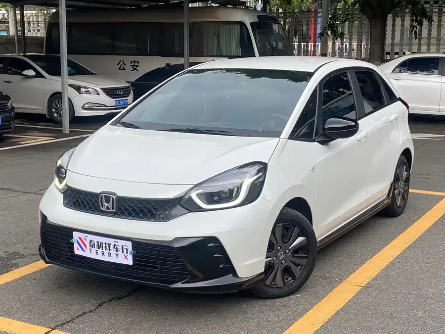 Honda Fit Fit 2023 1.5L CVT trendy version 2023 — фото 1, купить с доставкой в Москву