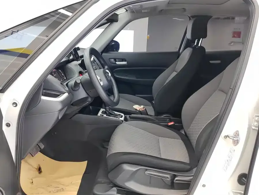 Honda Fit Fit 2022 1.5L CVT Trendy Sunroof Edition 2023 — миниатюра 3