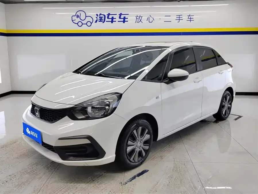 Honda Fit Fit 2022 1.5L CVT Trendy Sunroof Edition 2023 — фото 1, купить с доставкой в Москву