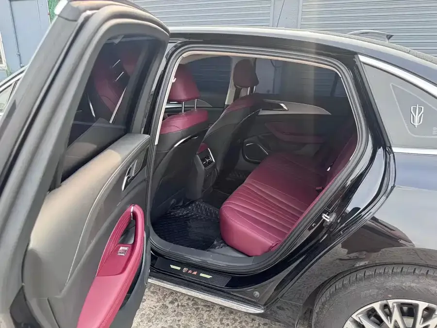 Hongqi H5 Hongqi H5 2023 1.5T DCT Zhilian Qiyun Edition 2024 — миниатюра 3