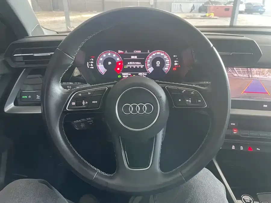 Audi A3 2023 facelift Sportback 35 TFSI stylish and sporty 2023 — миниатюра 4