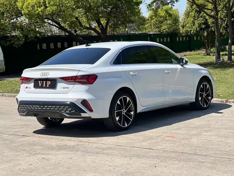 Audi A3 2025 A3L Limousine 35TFSI Flying Spur Premium Edition 2025 — миниатюра 4